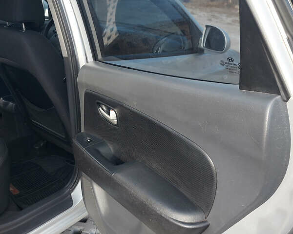 Сірий Хендай Елантра, об'ємом двигуна 1.6 л та пробігом 270 тис. км за 4750 $, фото 26 на Automoto.ua