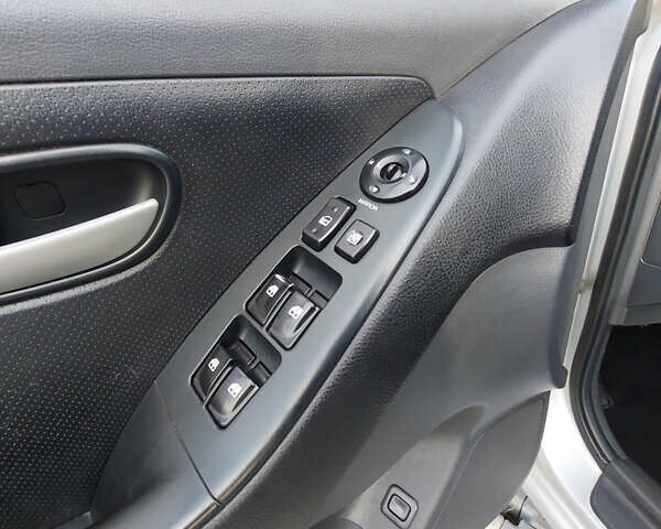 Сірий Хендай Елантра, об'ємом двигуна 1.6 л та пробігом 270 тис. км за 4750 $, фото 24 на Automoto.ua