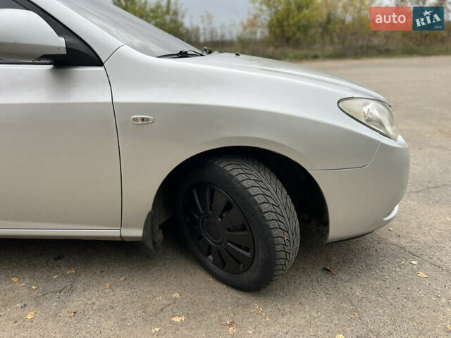 Сірий Хендай Елантра, об'ємом двигуна 1.6 л та пробігом 287 тис. км за 4600 $, фото 15 на Automoto.ua