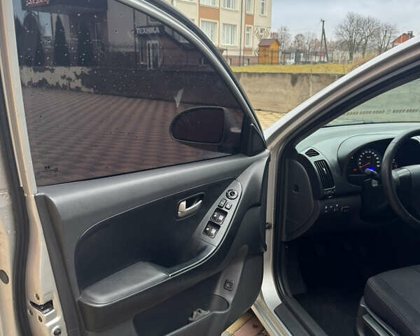 Серый Хендай Элантра, объемом двигателя 1.6 л и пробегом 275 тыс. км за 4699 $, фото 18 на Automoto.ua