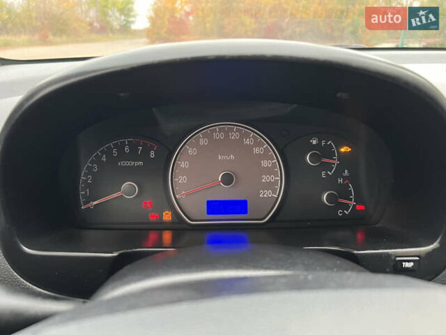 Сірий Хендай Елантра, об'ємом двигуна 1.6 л та пробігом 287 тис. км за 4600 $, фото 44 на Automoto.ua
