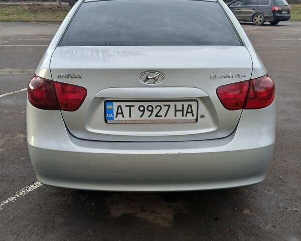 Серый Хендай Элантра, объемом двигателя 1.59 л и пробегом 250 тыс. км за 5900 $, фото 2 на Automoto.ua