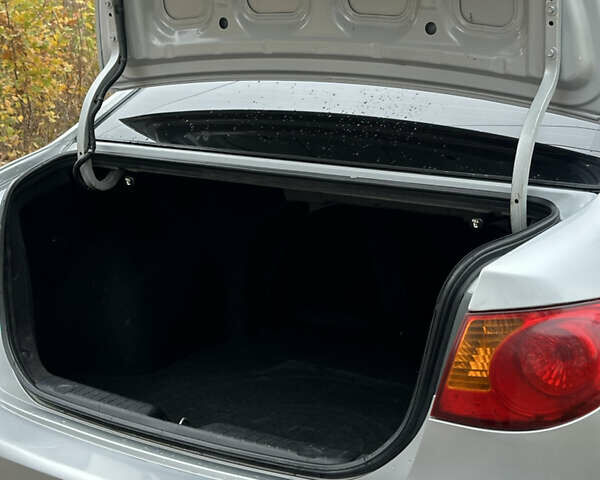 Сірий Хендай Елантра, об'ємом двигуна 1.6 л та пробігом 270 тис. км за 4750 $, фото 12 на Automoto.ua