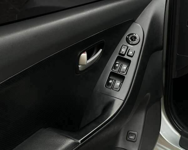 Сірий Хендай Елантра, об'ємом двигуна 1.6 л та пробігом 270 тис. км за 4750 $, фото 7 на Automoto.ua