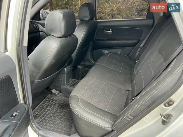 Сірий Хендай Елантра, об'ємом двигуна 1.6 л та пробігом 287 тис. км за 4600 $, фото 28 на Automoto.ua