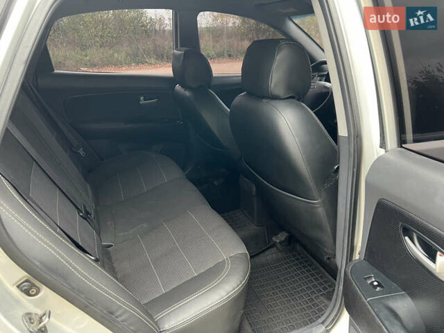 Сірий Хендай Елантра, об'ємом двигуна 1.6 л та пробігом 287 тис. км за 4600 $, фото 30 на Automoto.ua