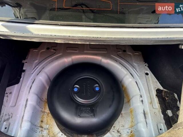 Сірий Хендай Елантра, об'ємом двигуна 1.6 л та пробігом 293 тис. км за 4750 $, фото 7 на Automoto.ua