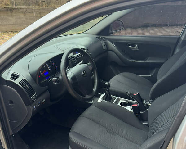 Серый Хендай Элантра, объемом двигателя 1.6 л и пробегом 275 тыс. км за 4699 $, фото 21 на Automoto.ua