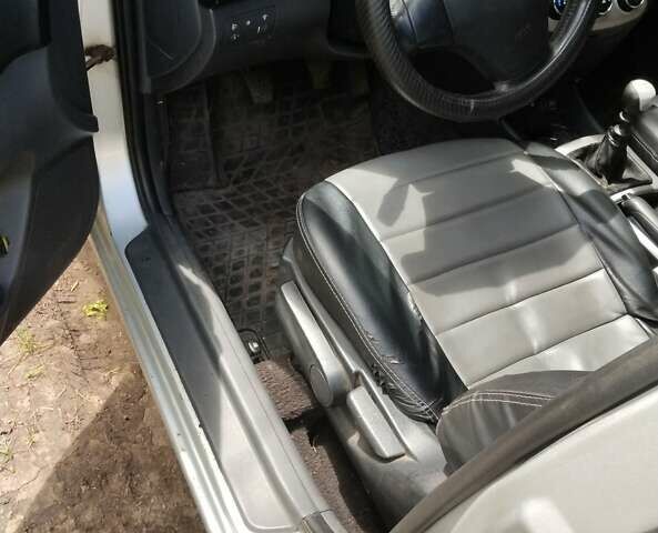 Серый Хендай Элантра, объемом двигателя 1.6 л и пробегом 246 тыс. км за 6400 $, фото 1 на Automoto.ua