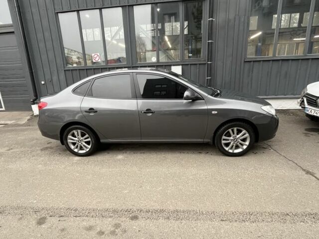 Серый Хендай Элантра, объемом двигателя 1.6 л и пробегом 180 тыс. км за 5900 $, фото 4 на Automoto.ua