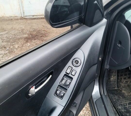 Серый Хендай Элантра, объемом двигателя 0 л и пробегом 133 тыс. км за 6000 $, фото 5 на Automoto.ua