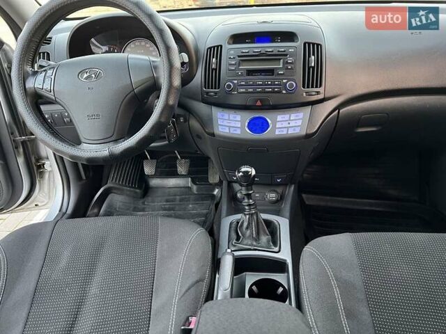 Серый Хендай Элантра, объемом двигателя 1.6 л и пробегом 159 тыс. км за 6250 $, фото 13 на Automoto.ua