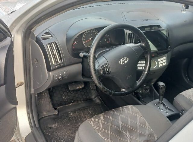 Серый Хендай Элантра, объемом двигателя 1.6 л и пробегом 284 тыс. км за 5500 $, фото 4 на Automoto.ua