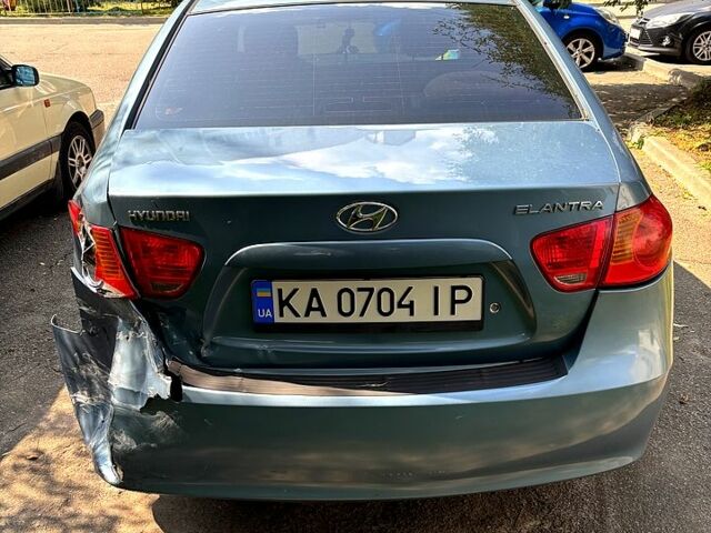 Сірий Хендай Елантра, об'ємом двигуна 1.6 л та пробігом 289 тис. км за 3000 $, фото 3 на Automoto.ua