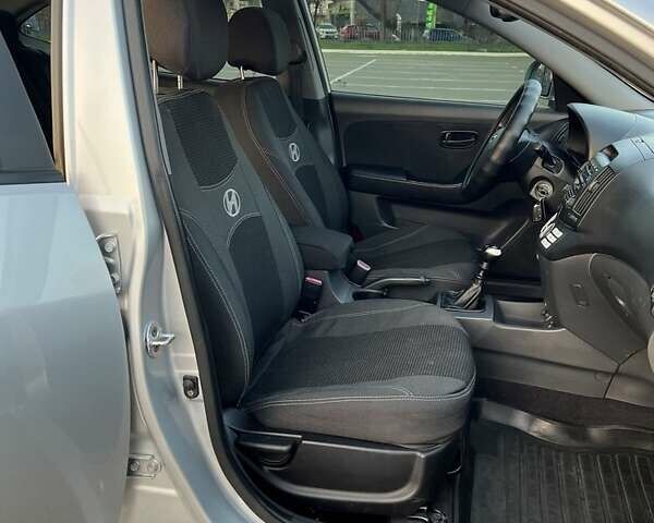 Серый Хендай Элантра, объемом двигателя 1.6 л и пробегом 159 тыс. км за 6250 $, фото 15 на Automoto.ua