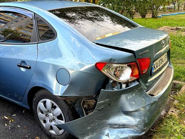 Сірий Хендай Елантра, об'ємом двигуна 1.6 л та пробігом 289 тис. км за 3000 $, фото 7 на Automoto.ua