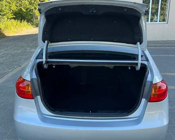 Серый Хендай Элантра, объемом двигателя 1.59 л и пробегом 210 тыс. км за 5500 $, фото 3 на Automoto.ua