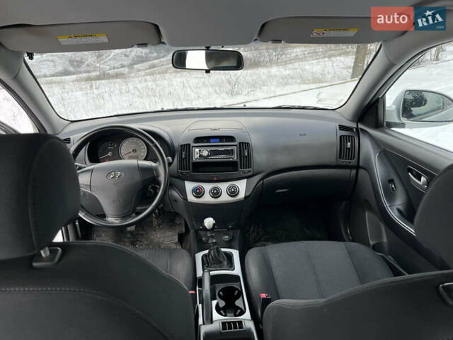 Серый Хендай Элантра, объемом двигателя 1.59 л и пробегом 110 тыс. км за 5500 $, фото 5 на Automoto.ua