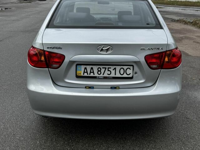 Сірий Хендай Елантра, об'ємом двигуна 1.6 л та пробігом 240 тис. км за 4500 $, фото 2 на Automoto.ua