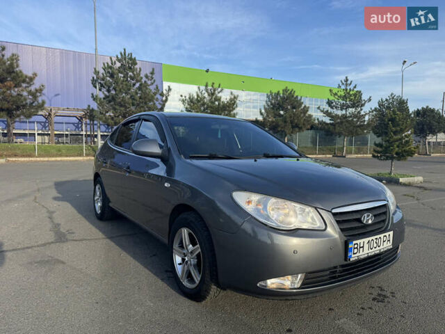 Серый Хендай Элантра, объемом двигателя 1.59 л и пробегом 203 тыс. км за 7100 $, фото 3 на Automoto.ua