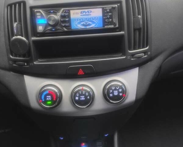 Сірий Хендай Елантра, об'ємом двигуна 1.59 л та пробігом 90 тис. км за 6880 $, фото 4 на Automoto.ua