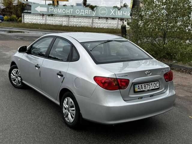 Сірий Хендай Елантра, об'ємом двигуна 1.6 л та пробігом 240 тис. км за 4500 $, фото 3 на Automoto.ua