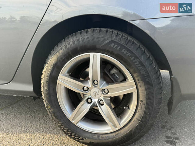 Серый Хендай Элантра, объемом двигателя 1.59 л и пробегом 203 тыс. км за 7100 $, фото 9 на Automoto.ua