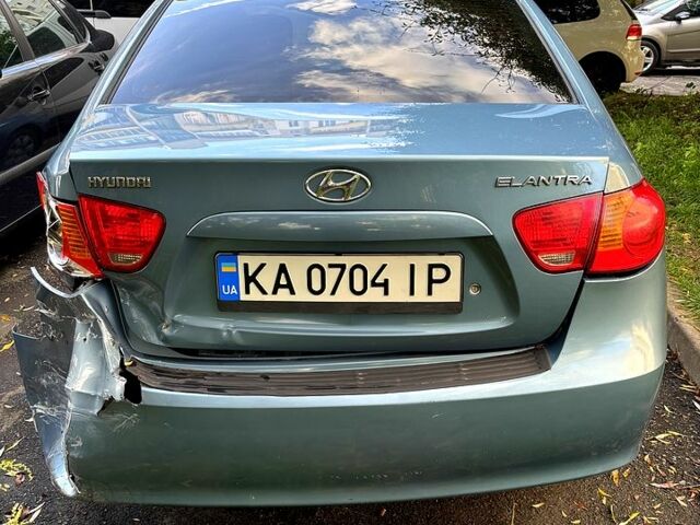 Сірий Хендай Елантра, об'ємом двигуна 1.6 л та пробігом 289 тис. км за 3000 $, фото 6 на Automoto.ua