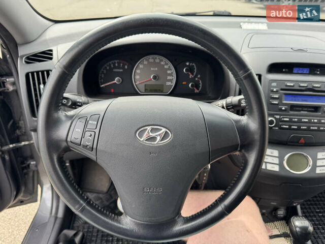Сірий Хендай Елантра, об'ємом двигуна 1.6 л та пробігом 102 тис. км за 9000 $, фото 18 на Automoto.ua