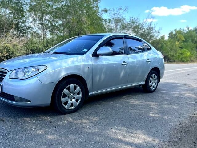 Серый Хендай Элантра, объемом двигателя 1.6 л и пробегом 340 тыс. км за 4850 $, фото 1 на Automoto.ua