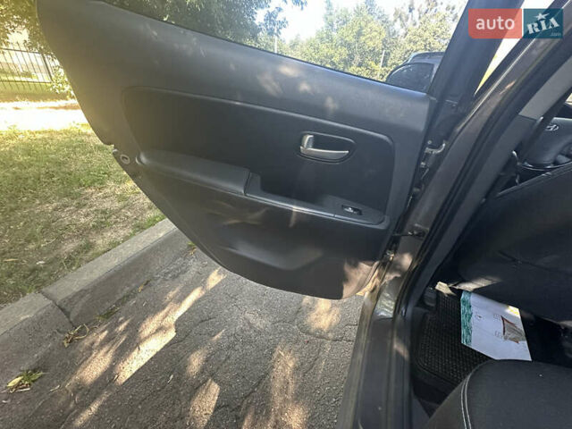 Сірий Хендай Елантра, об'ємом двигуна 1.59 л та пробігом 145 тис. км за 6300 $, фото 24 на Automoto.ua