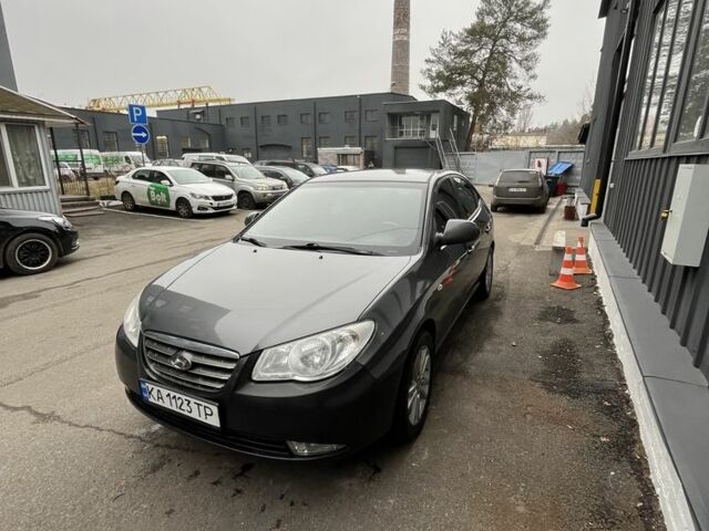 Серый Хендай Элантра, объемом двигателя 1.6 л и пробегом 180 тыс. км за 5900 $, фото 1 на Automoto.ua