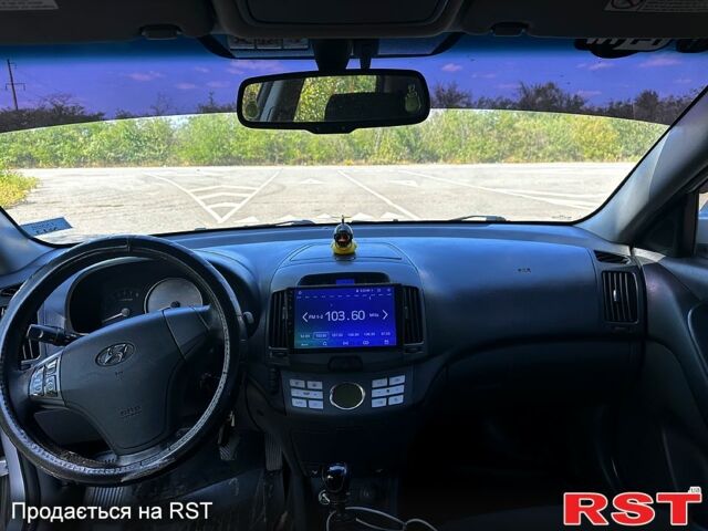 Серый Хендай Элантра, объемом двигателя 1.6 л и пробегом 340 тыс. км за 4850 $, фото 2 на Automoto.ua