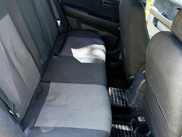 Серый Хендай Элантра, объемом двигателя 1.6 л и пробегом 340 тыс. км за 4850 $, фото 3 на Automoto.ua