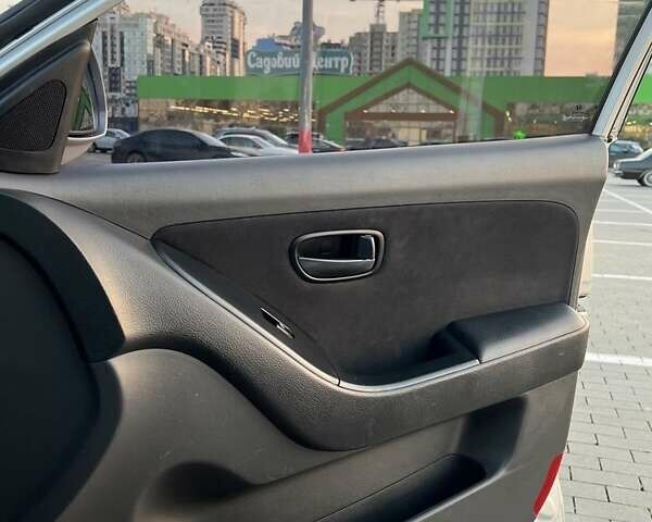 Серый Хендай Элантра, объемом двигателя 1.6 л и пробегом 159 тыс. км за 6250 $, фото 9 на Automoto.ua