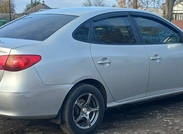 Серый Хендай Элантра, объемом двигателя 1.6 л и пробегом 284 тыс. км за 5500 $, фото 2 на Automoto.ua