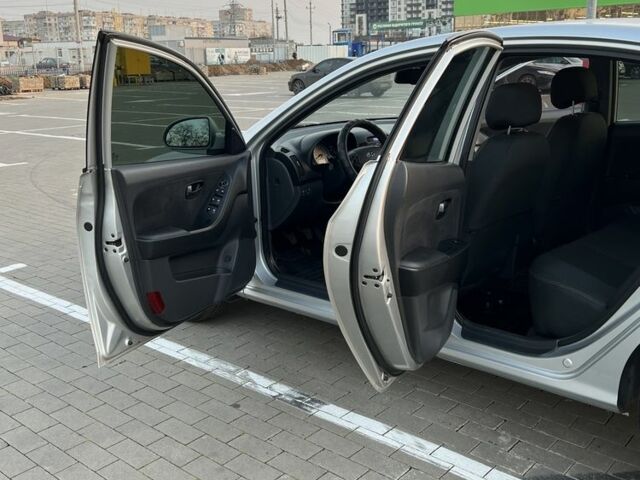 Сірий Хендай Елантра, об'ємом двигуна 1.6 л та пробігом 159 тис. км за 6250 $, фото 7 на Automoto.ua