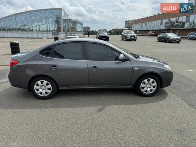 Сірий Хендай Елантра, об'ємом двигуна 1.6 л та пробігом 102 тис. км за 9000 $, фото 4 на Automoto.ua