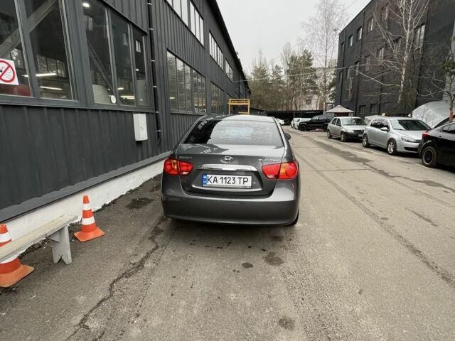 Серый Хендай Элантра, объемом двигателя 1.6 л и пробегом 180 тыс. км за 5900 $, фото 3 на Automoto.ua