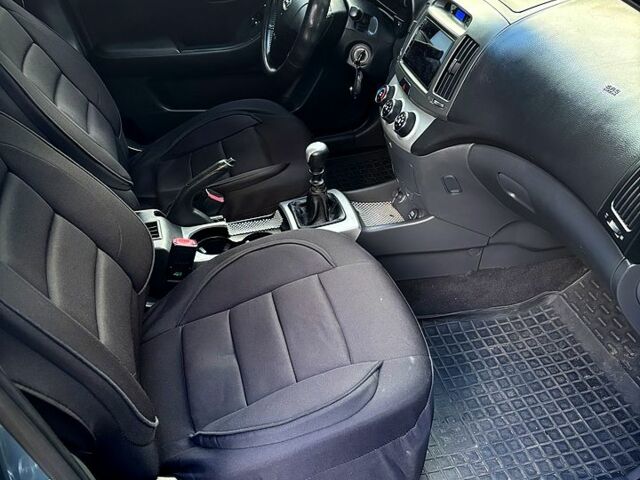 Сірий Хендай Елантра, об'ємом двигуна 1.6 л та пробігом 289 тис. км за 3000 $, фото 13 на Automoto.ua