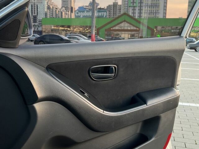 Сірий Хендай Елантра, об'ємом двигуна 1.6 л та пробігом 159 тис. км за 6250 $, фото 10 на Automoto.ua