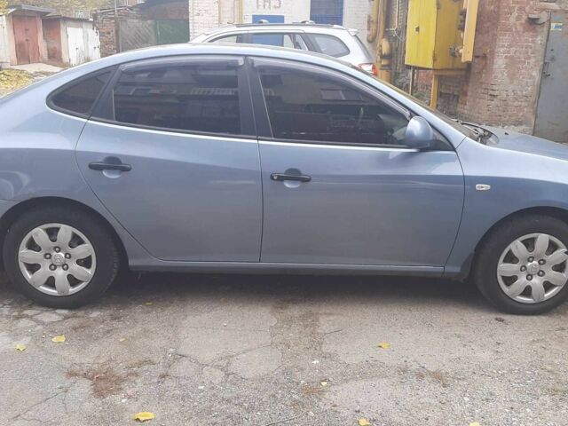 Серый Хендай Элантра, объемом двигателя 1.6 л и пробегом 270 тыс. км за 4200 $, фото 1 на Automoto.ua