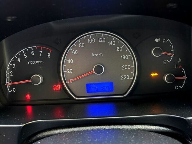 Сірий Хендай Елантра, об'ємом двигуна 1.6 л та пробігом 289 тис. км за 3000 $, фото 10 на Automoto.ua