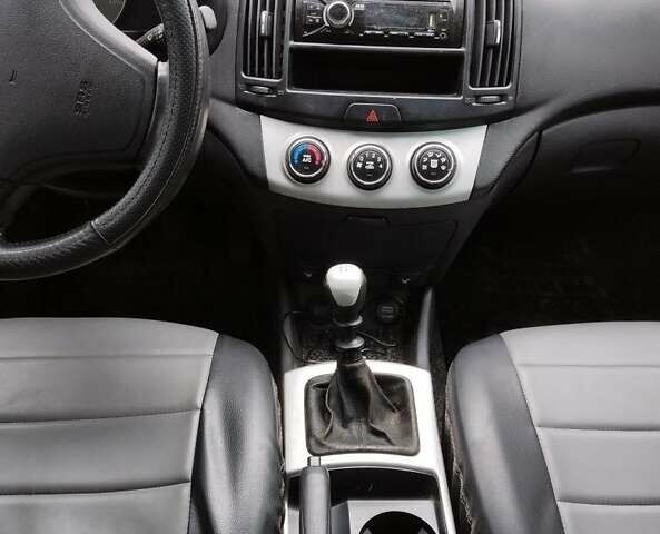 Серый Хендай Элантра, объемом двигателя 1.6 л и пробегом 246 тыс. км за 6400 $, фото 28 на Automoto.ua