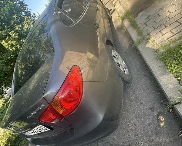 Сірий Хендай Елантра, об'ємом двигуна 1.59 л та пробігом 145 тис. км за 6300 $, фото 10 на Automoto.ua