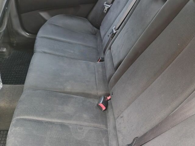 Сірий Хендай Елантра, об'ємом двигуна 1.6 л та пробігом 200 тис. км за 5600 $, фото 4 на Automoto.ua