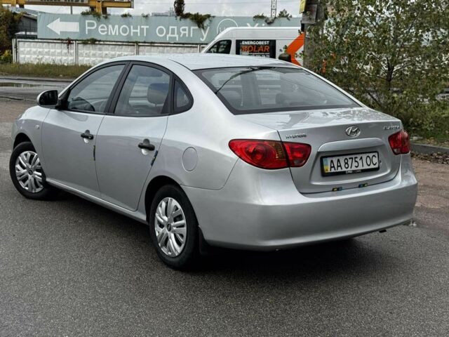 Сірий Хендай Елантра, об'ємом двигуна 1.6 л та пробігом 240 тис. км за 4500 $, фото 5 на Automoto.ua