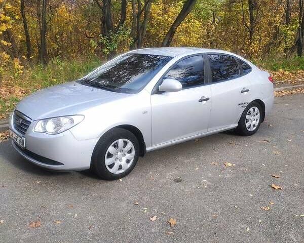 Сірий Хендай Елантра, об'ємом двигуна 1.59 л та пробігом 90 тис. км за 6880 $, фото 1 на Automoto.ua