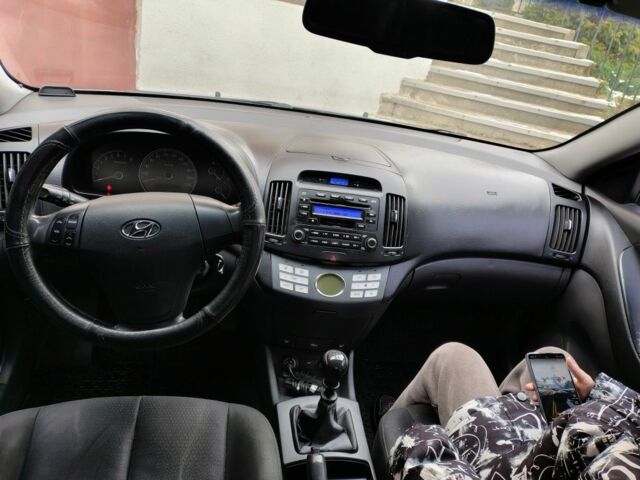 Сірий Хендай Елантра, об'ємом двигуна 1.6 л та пробігом 200 тис. км за 5600 $, фото 6 на Automoto.ua