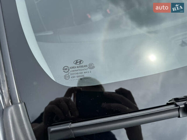 Сірий Хендай Елантра, об'ємом двигуна 1.6 л та пробігом 102 тис. км за 9000 $, фото 7 на Automoto.ua